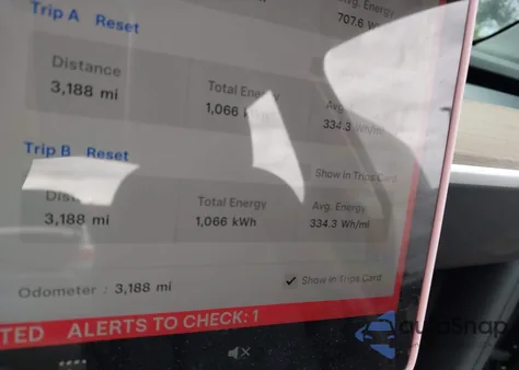 2025 Tesla Model Y Long Range Dual Motor Rear-Wheel Drive z USA, uszkodzony, nr VIN 7SAYGDED5SA374996